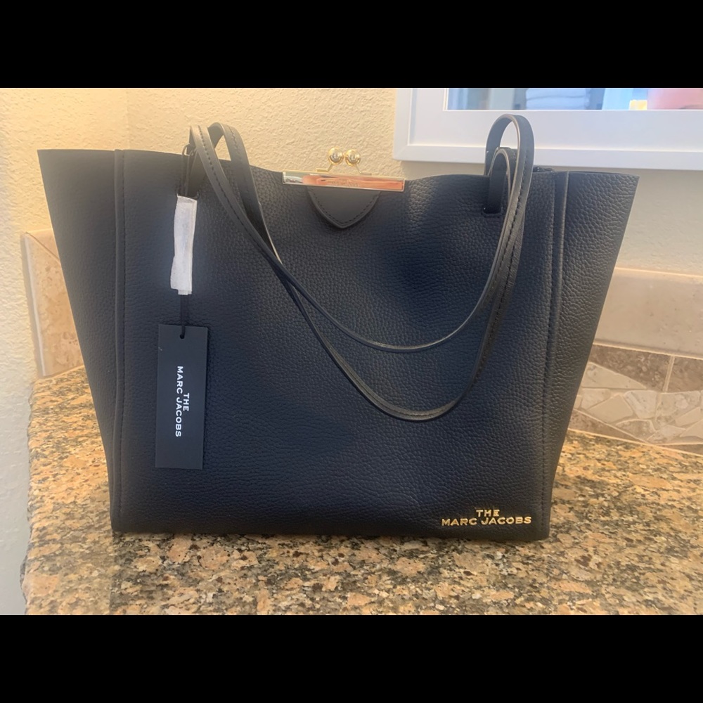 Marc Jacobs The Kiss Lock LARGE Tote M0016155